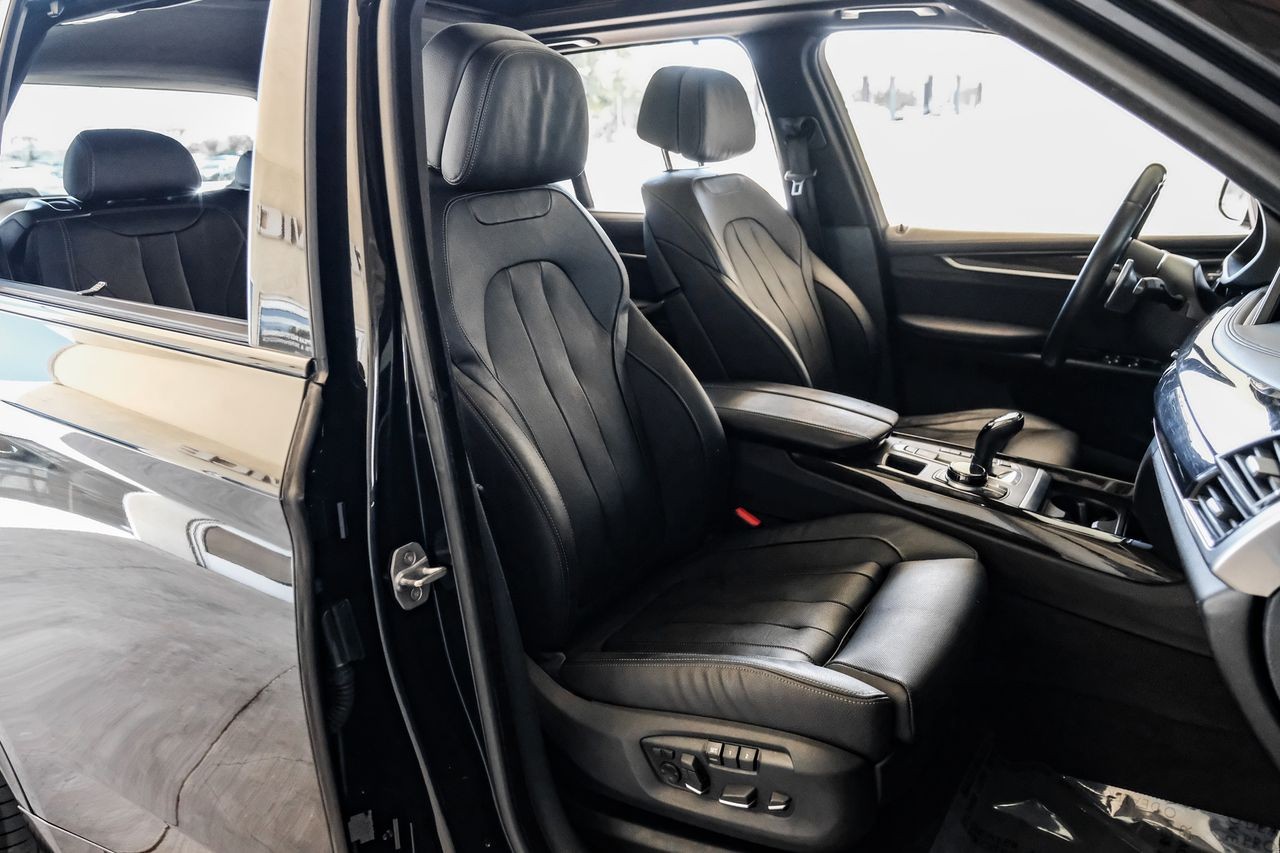 BMW X5 Vehicle Main Gallery Image 32