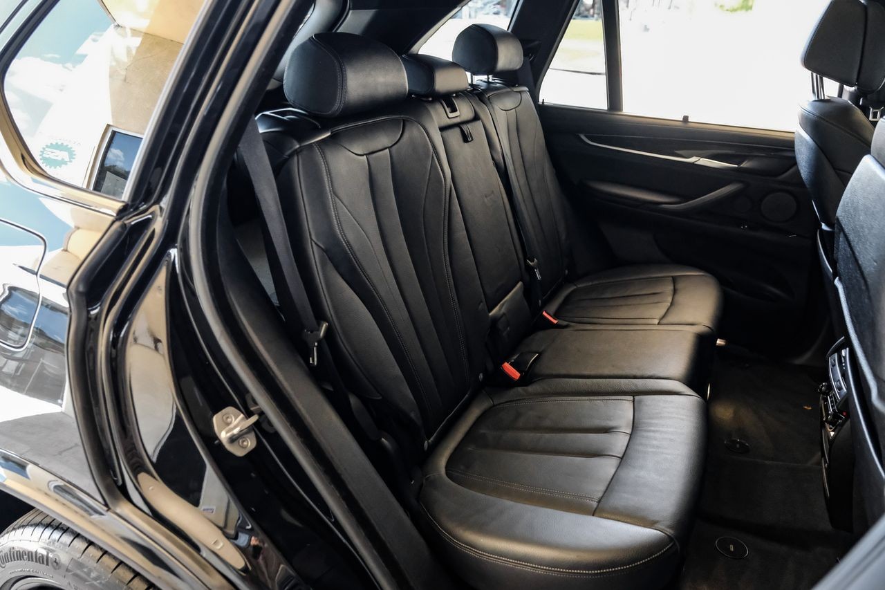 BMW X5 Vehicle Main Gallery Image 33