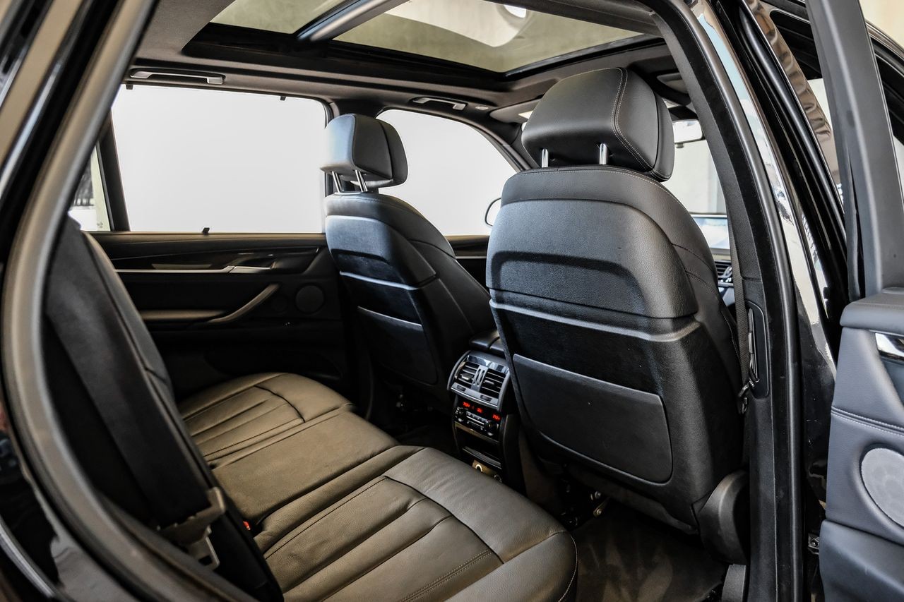 BMW X5 Vehicle Main Gallery Image 34