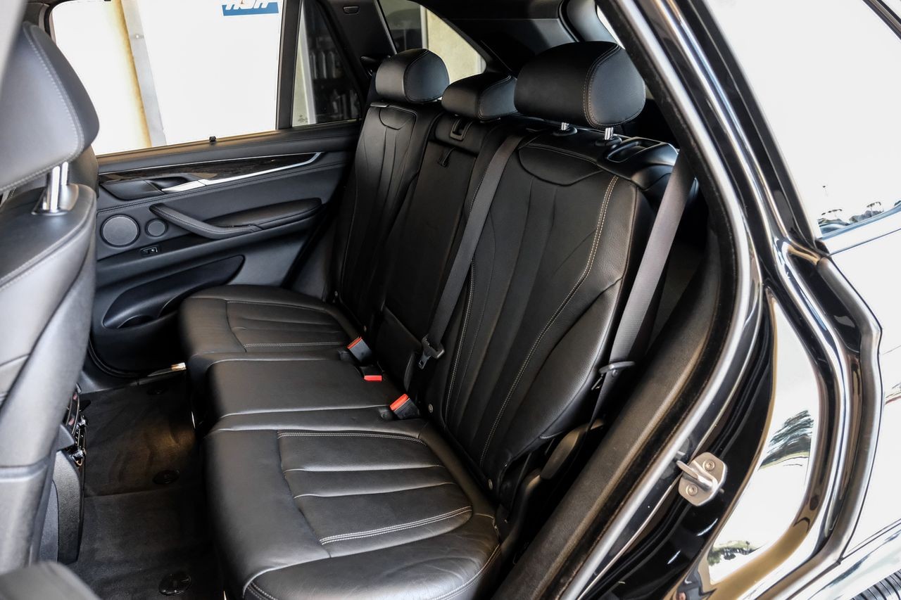 BMW X5 Vehicle Main Gallery Image 36