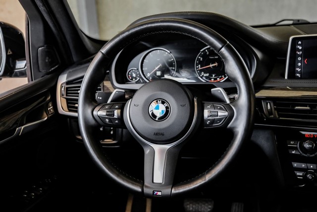 BMW X5 Vehicle Main Gallery Image 16