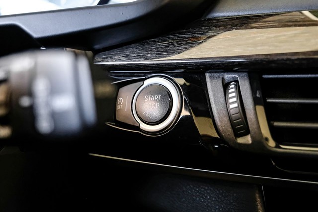 BMW X5 Vehicle Main Gallery Image 21