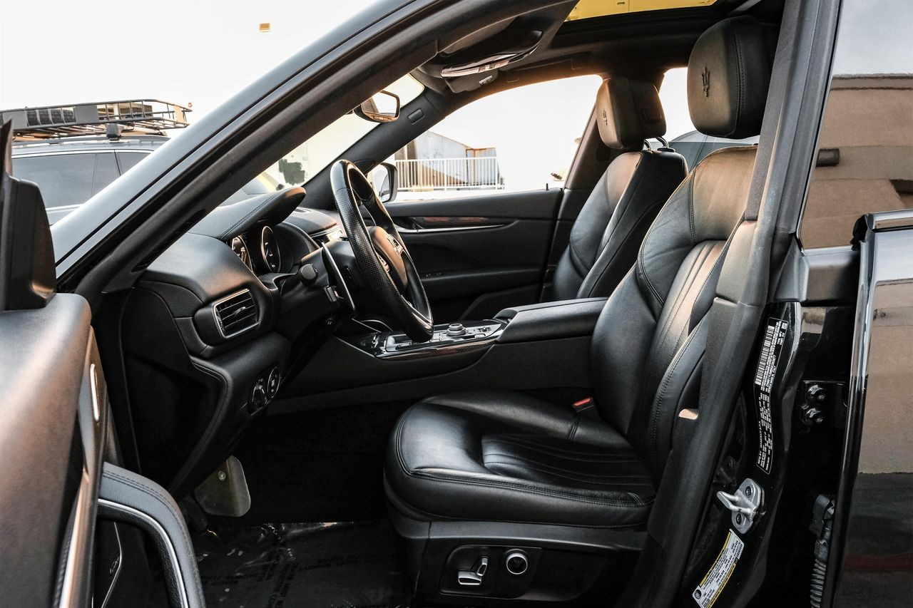 Maserati Levante Vehicle Main Gallery Image 04