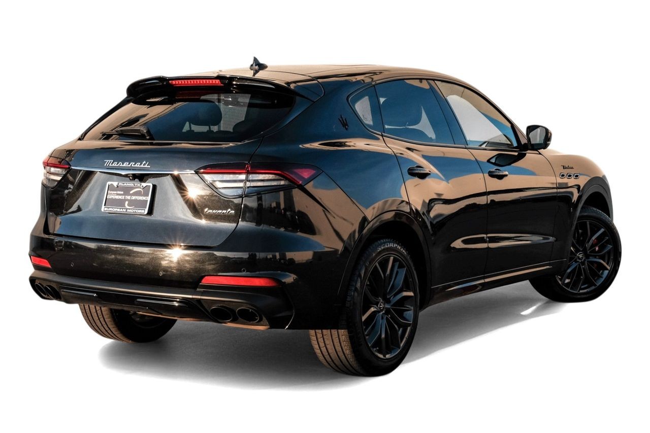 Maserati Levante Vehicle Main Gallery Image 09