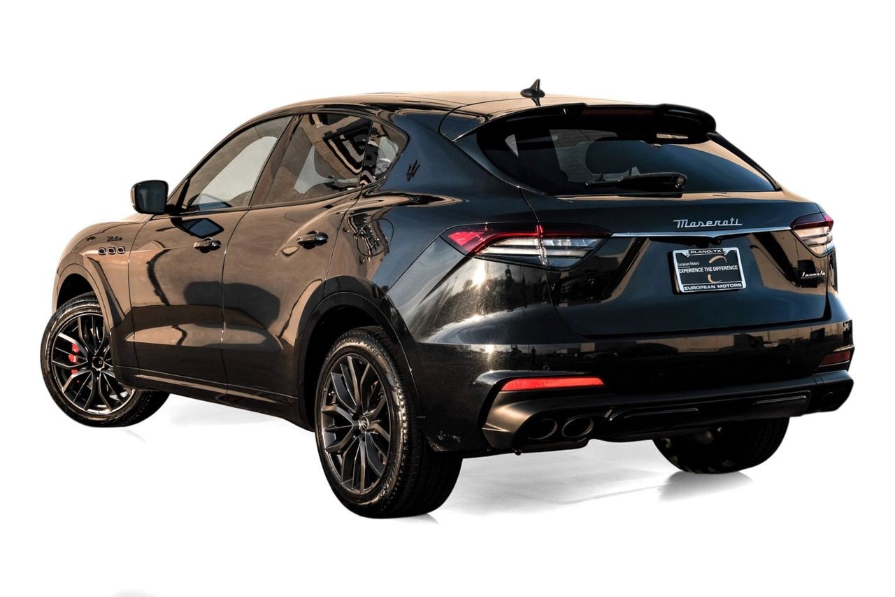 Maserati Levante Vehicle Main Gallery Image 11