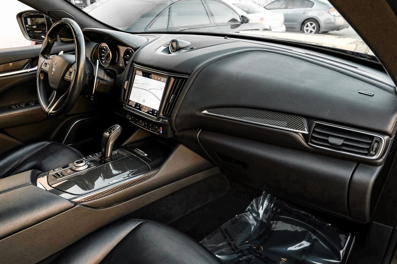 Maserati Levante Vehicle Main Gallery Image 13