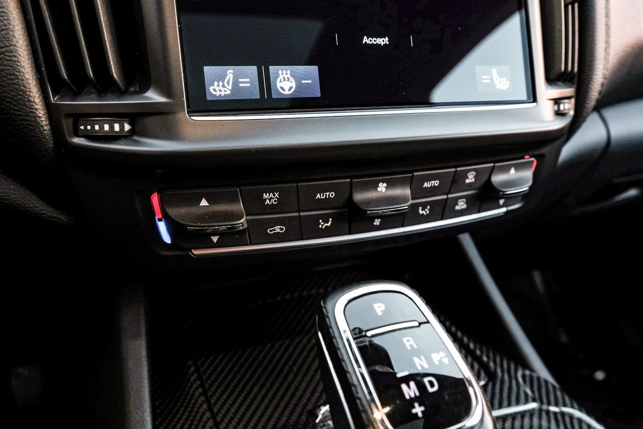 Maserati Levante Vehicle Main Gallery Image 25