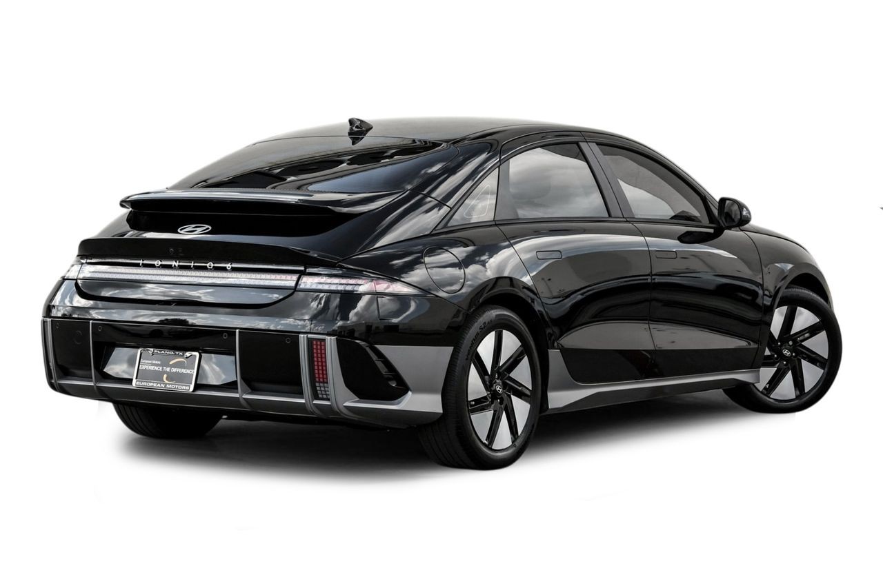 Hyundai IONIQ 6 Vehicle Main Gallery Image 08