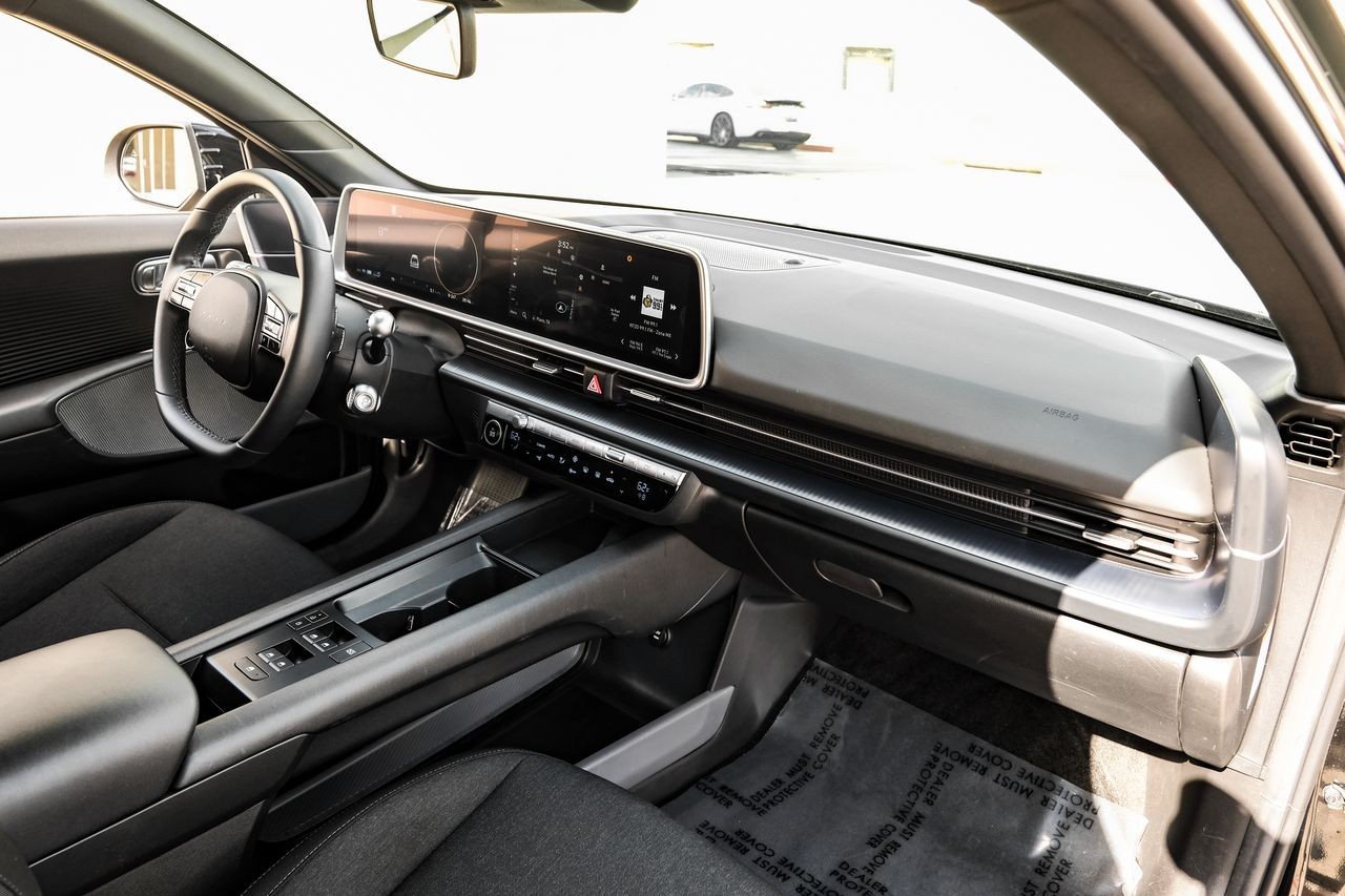 Hyundai IONIQ 6 Vehicle Main Gallery Image 12