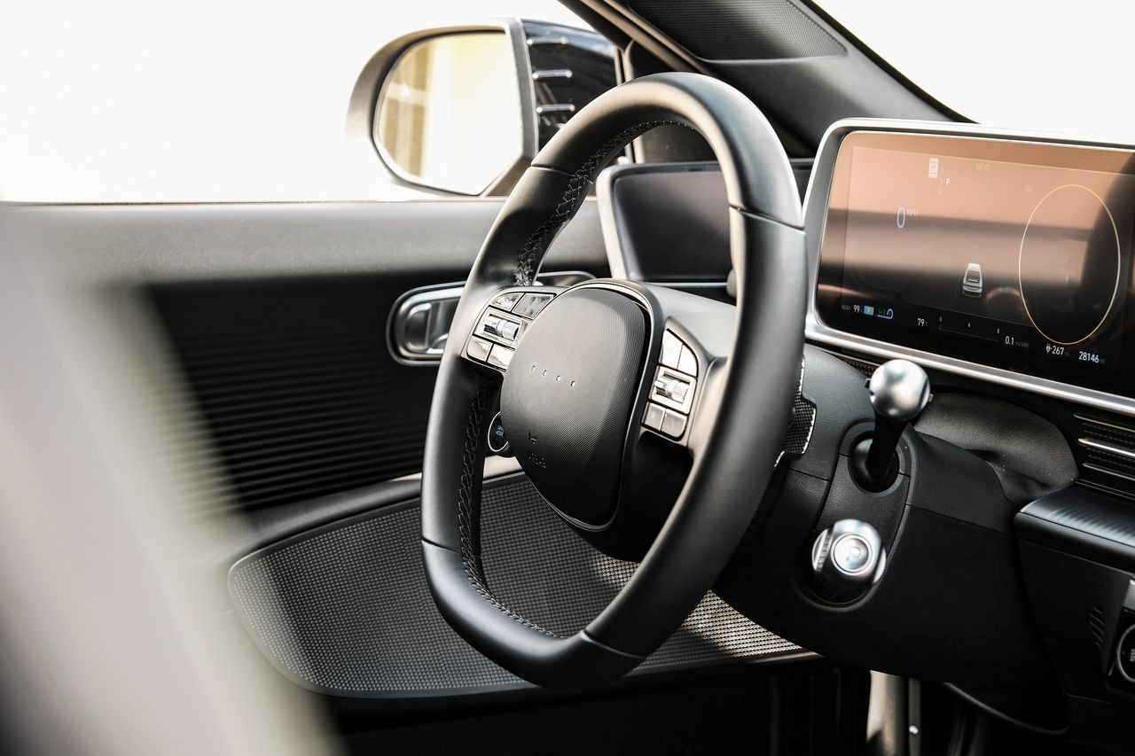 Hyundai IONIQ 6 Vehicle Main Gallery Image 13