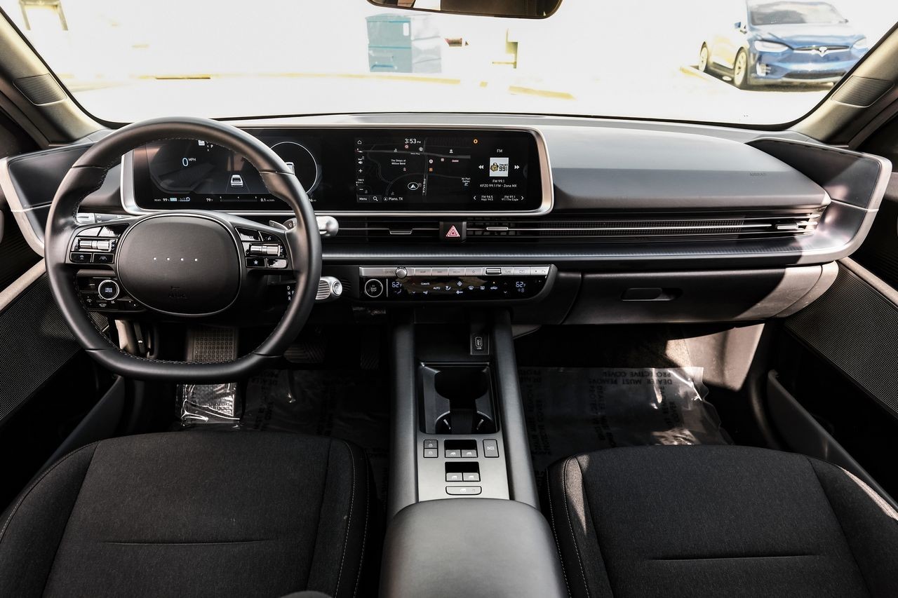 Hyundai IONIQ 6 Vehicle Main Gallery Image 14