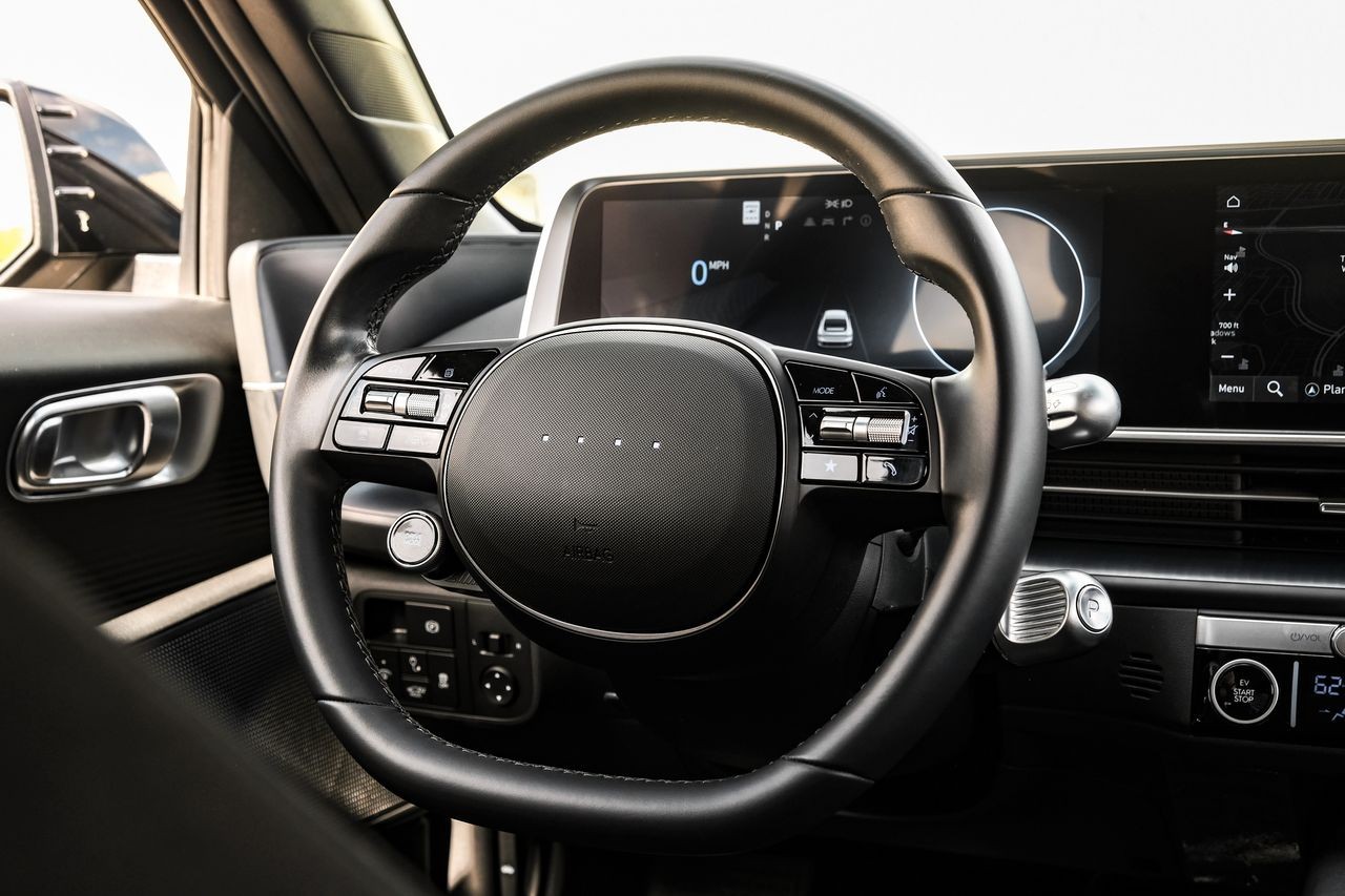 Hyundai IONIQ 6 Vehicle Main Gallery Image 15