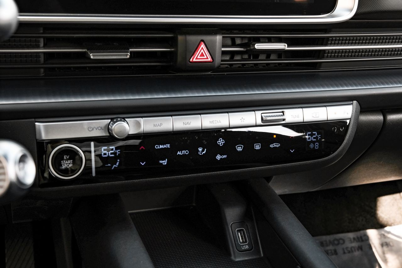 Hyundai IONIQ 6 Vehicle Main Gallery Image 26