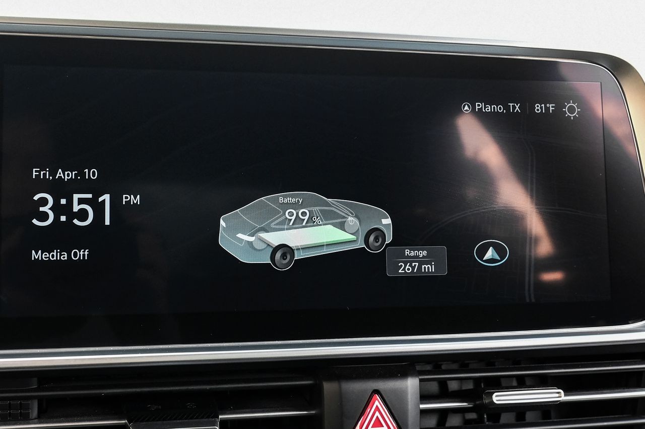 Hyundai IONIQ 6 Vehicle Main Gallery Image 27