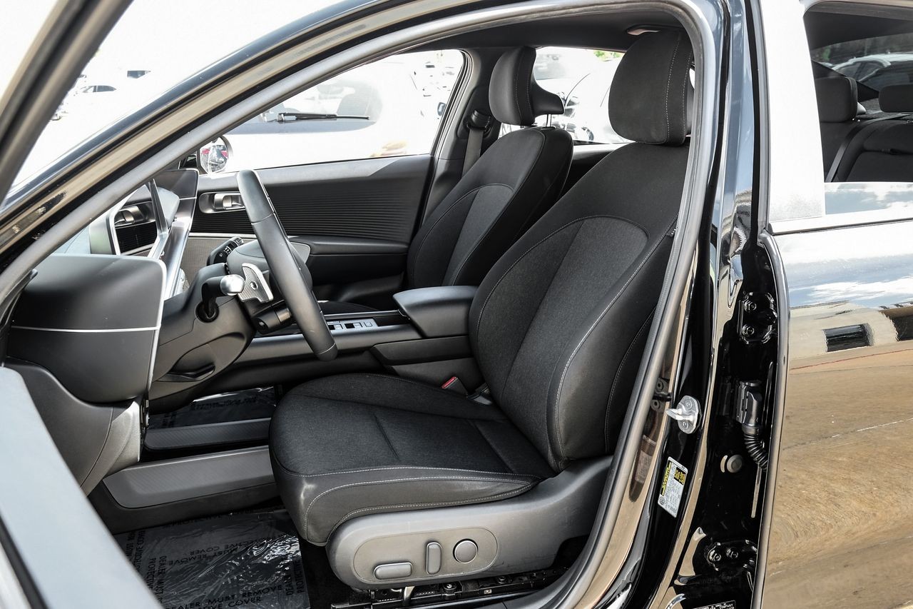 Hyundai IONIQ 6 Vehicle Main Gallery Image 32