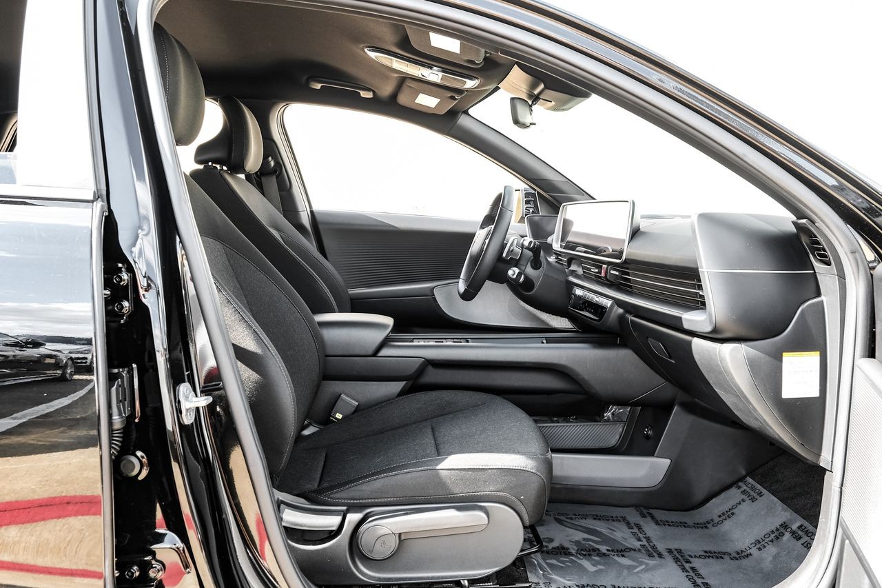 Hyundai IONIQ 6 Vehicle Main Gallery Image 34