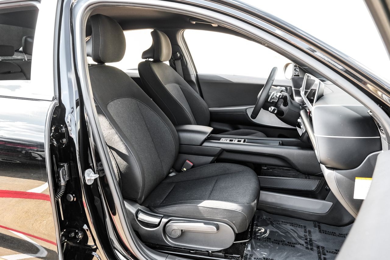 Hyundai IONIQ 6 Vehicle Main Gallery Image 35