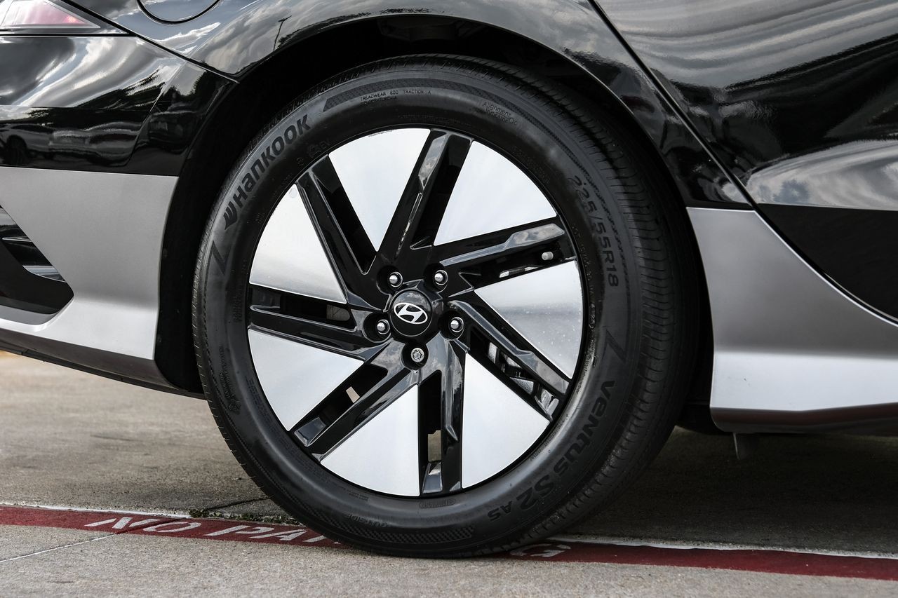 Hyundai IONIQ 6 Vehicle Main Gallery Image 50