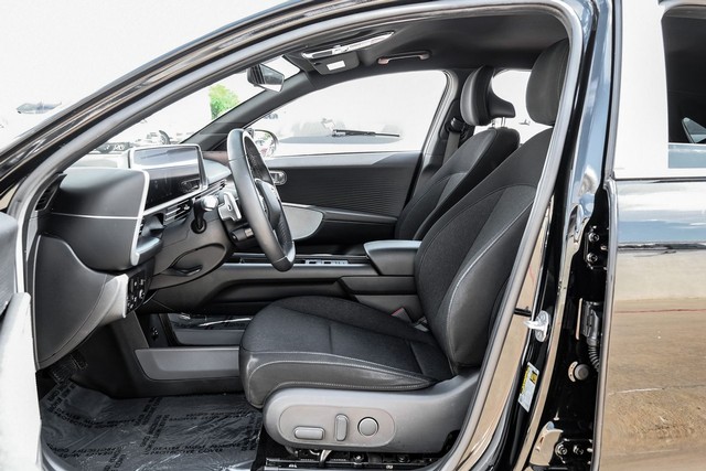 Hyundai IONIQ 6 Vehicle Main Gallery Image 04