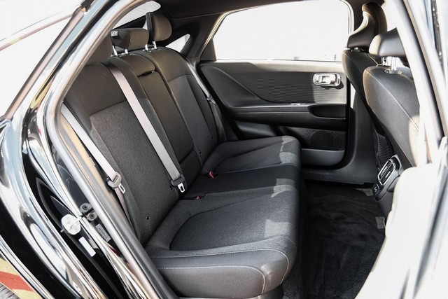 Hyundai IONIQ 6 Vehicle Main Gallery Image 36