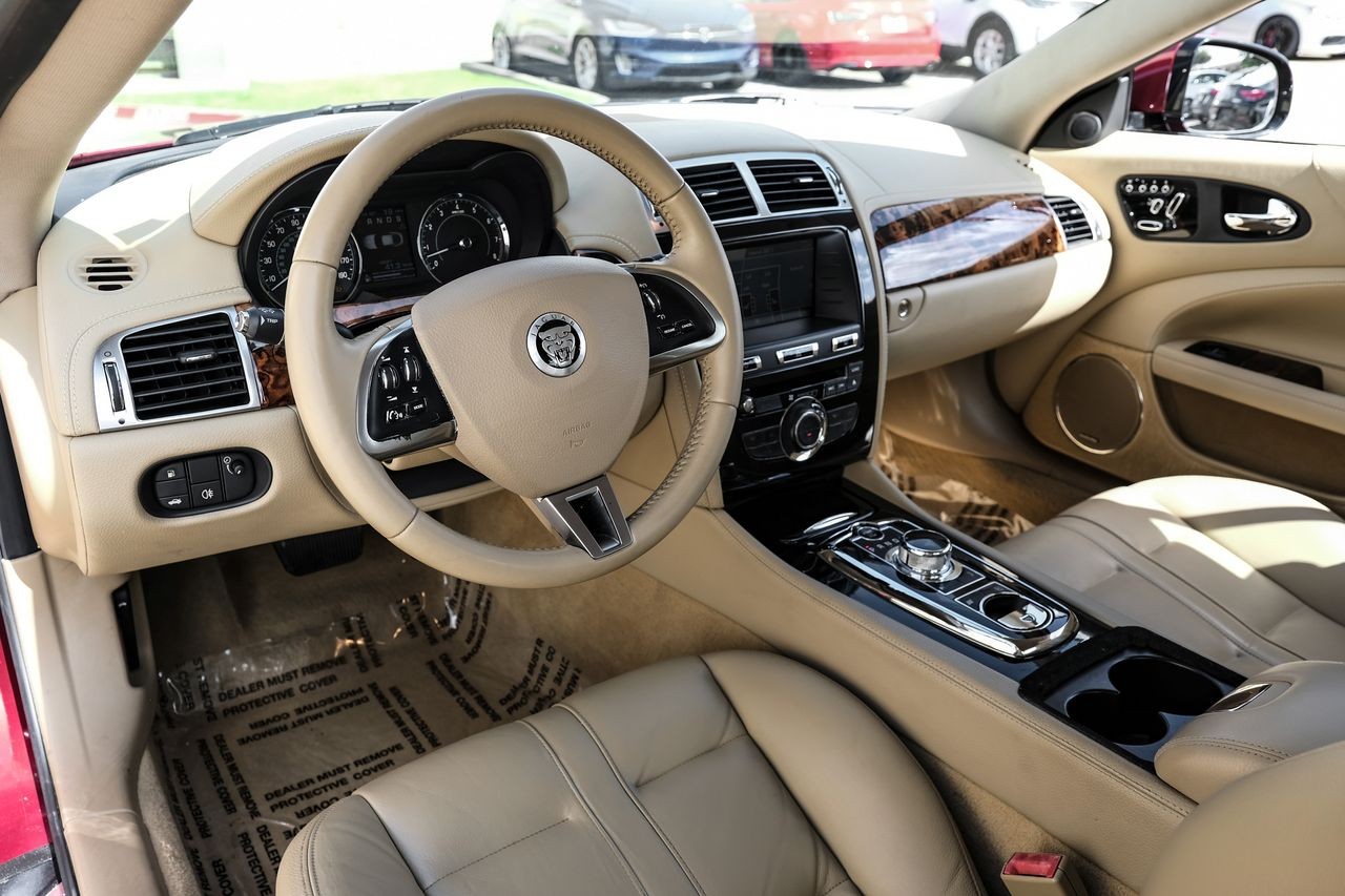 Jaguar XK Vehicle Main Gallery Image 03