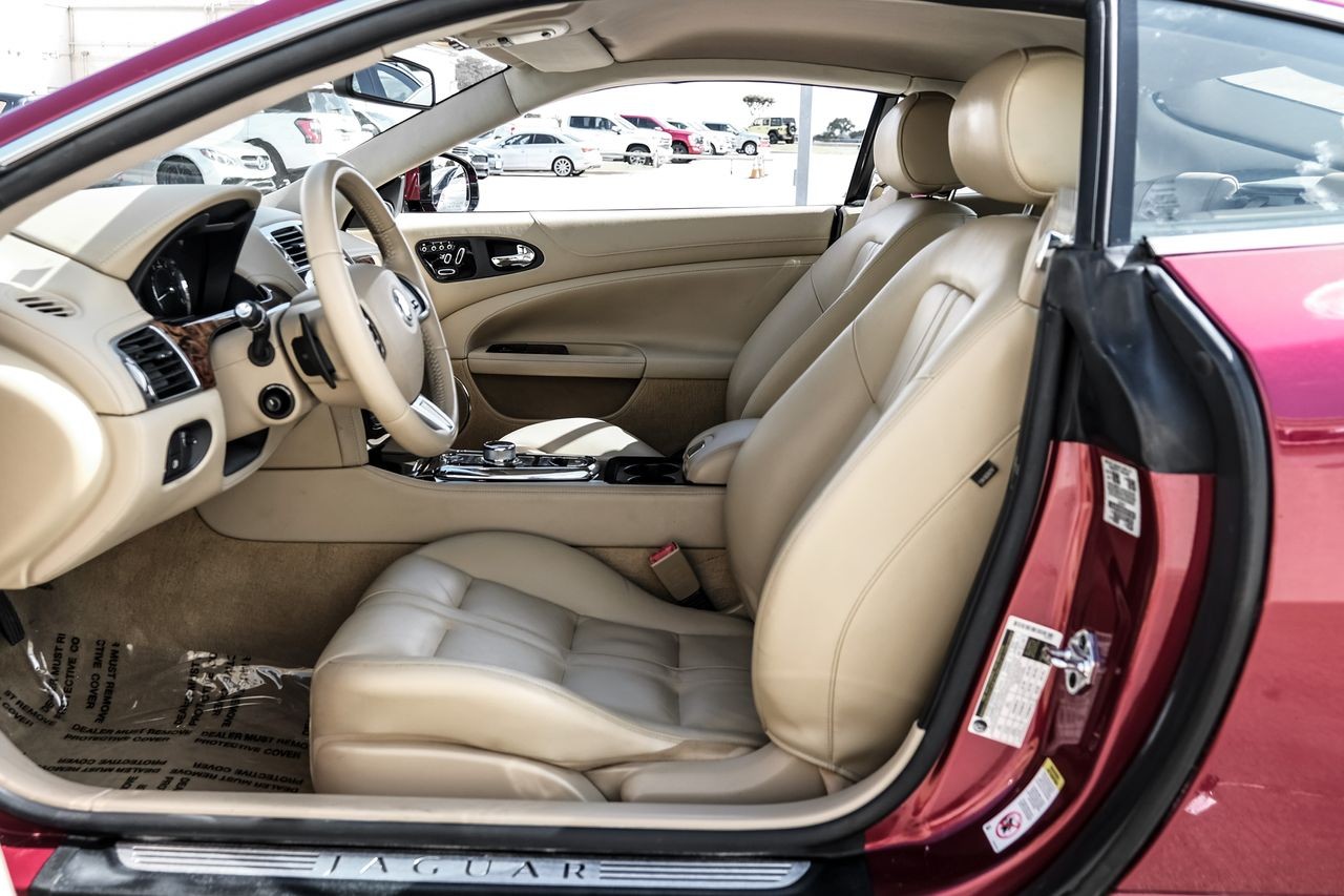 Jaguar XK Vehicle Main Gallery Image 04