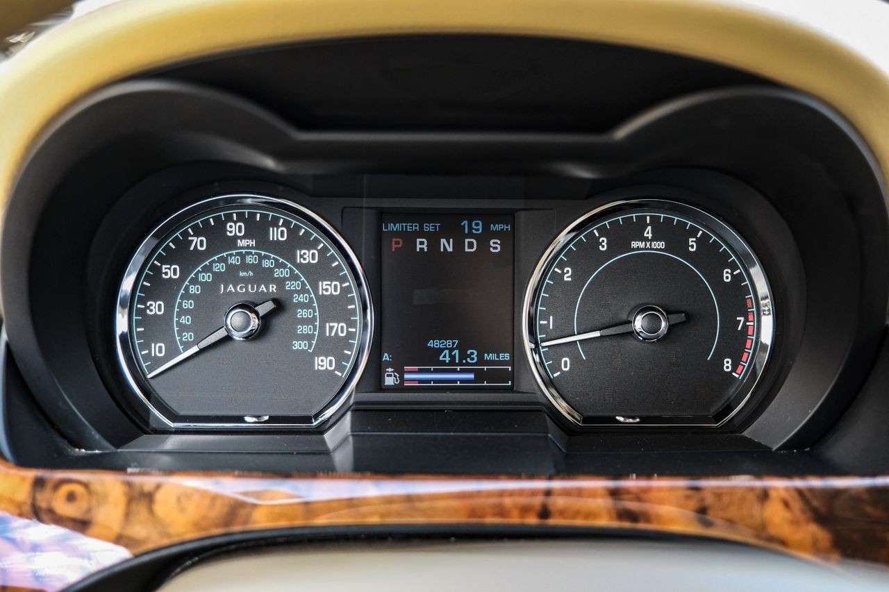 Jaguar XK Vehicle Main Gallery Image 14