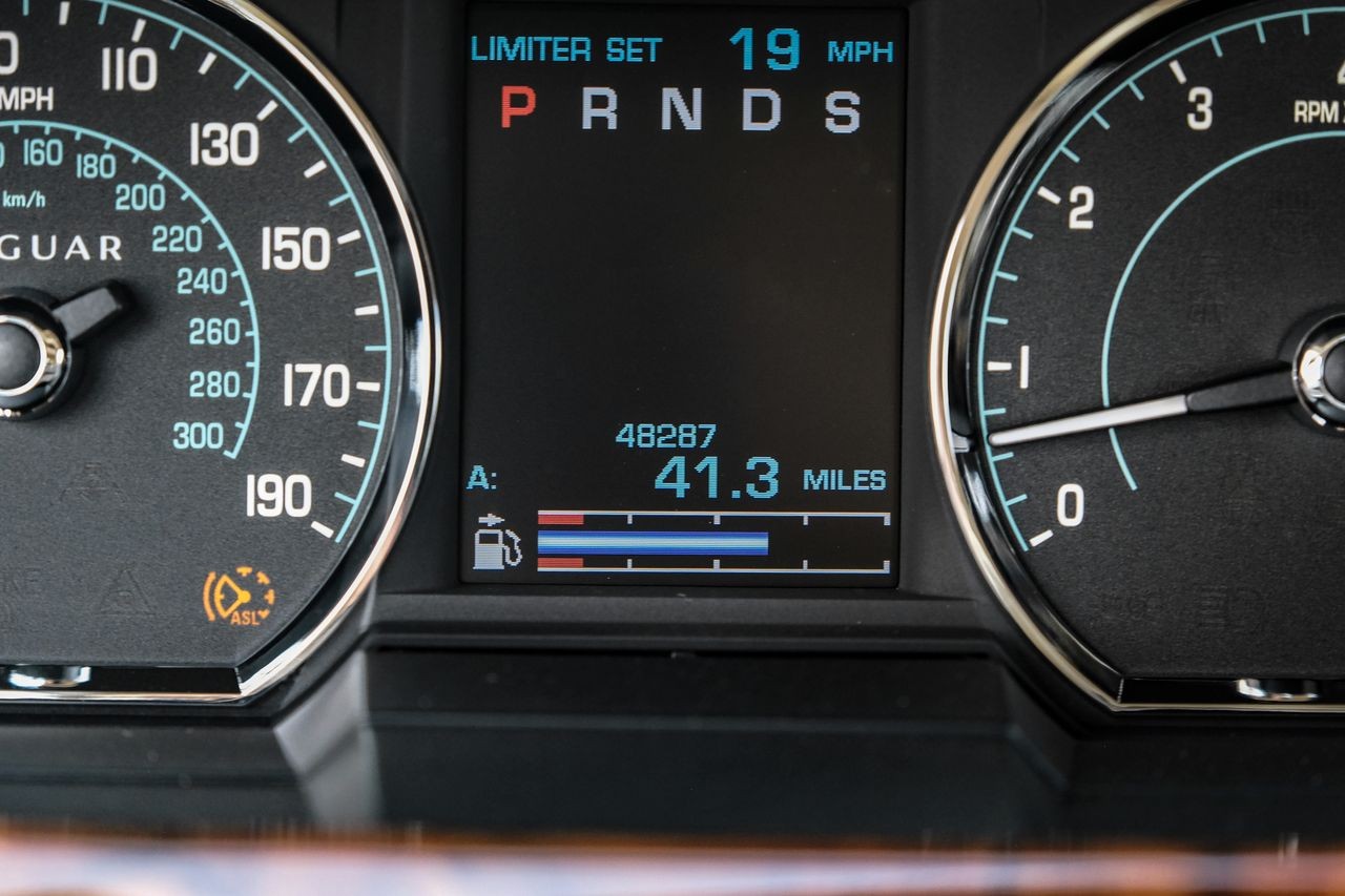 Jaguar XK Vehicle Main Gallery Image 15