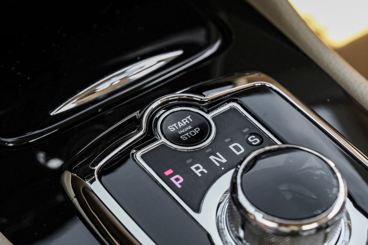 Jaguar XK Vehicle Main Gallery Image 16