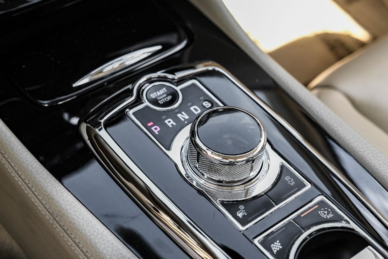 Jaguar XK Vehicle Main Gallery Image 18