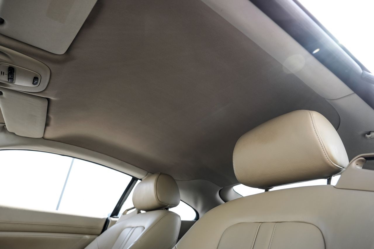 Jaguar XK Vehicle Main Gallery Image 22