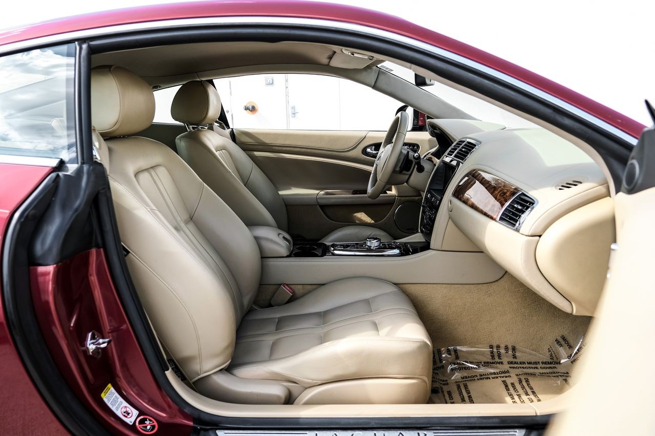 Jaguar XK Vehicle Main Gallery Image 24