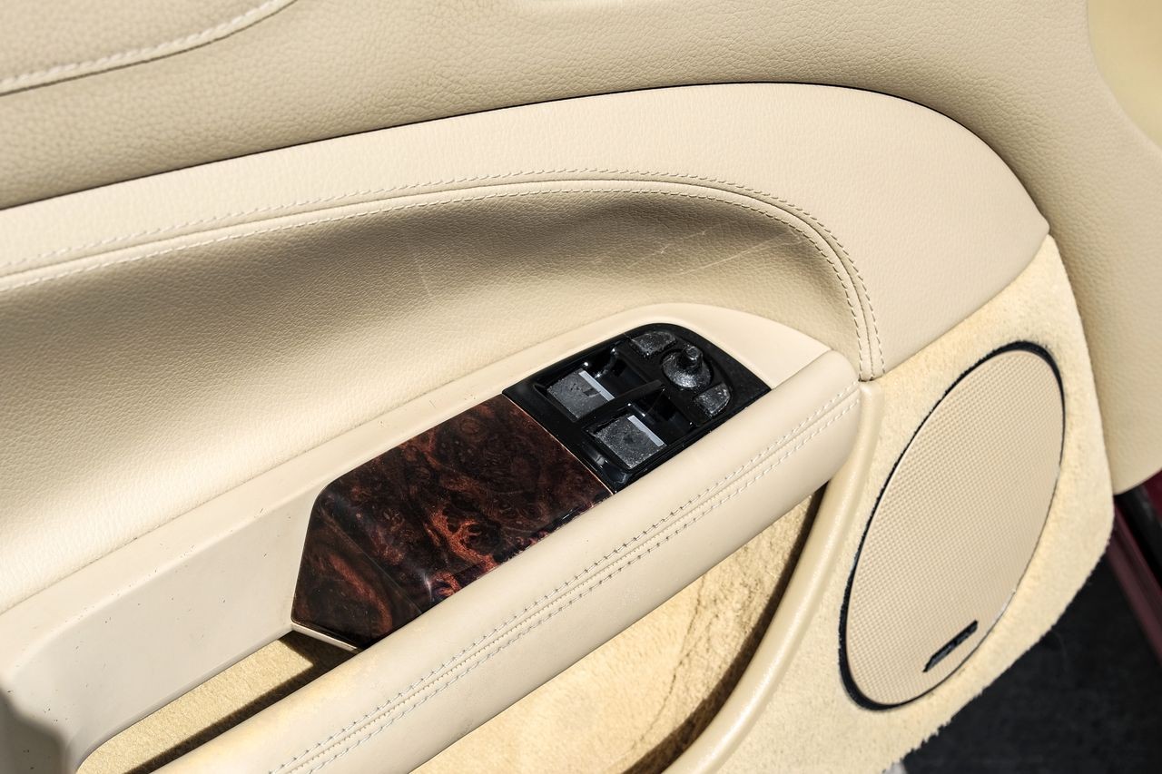 Jaguar XK Vehicle Main Gallery Image 30