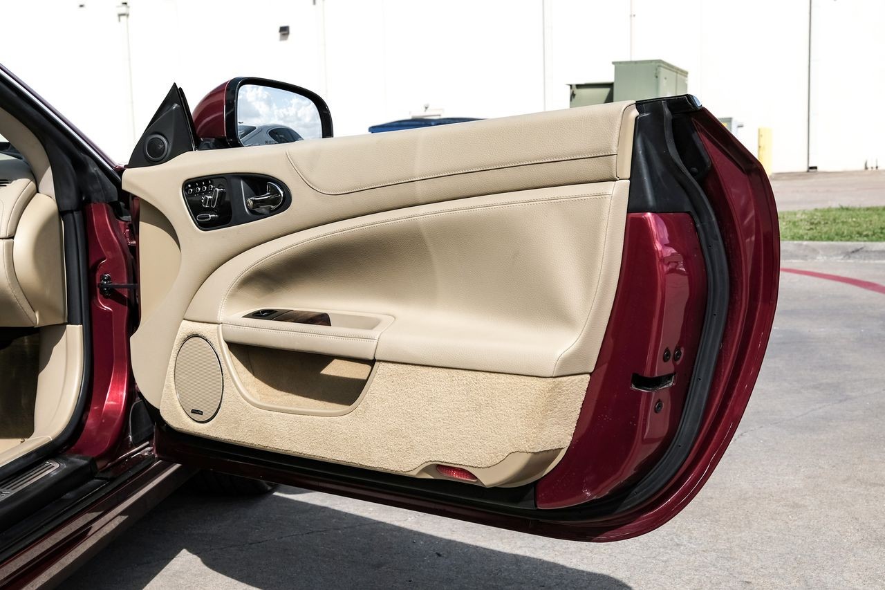 Jaguar XK Vehicle Main Gallery Image 32