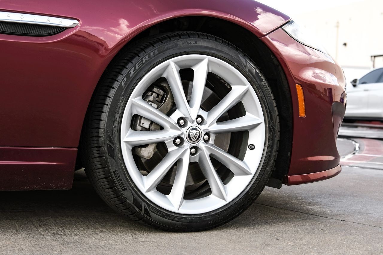 Jaguar XK Vehicle Main Gallery Image 38