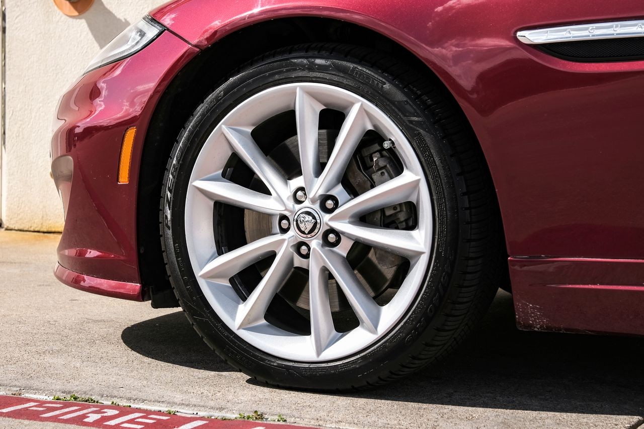 Jaguar XK Vehicle Main Gallery Image 39