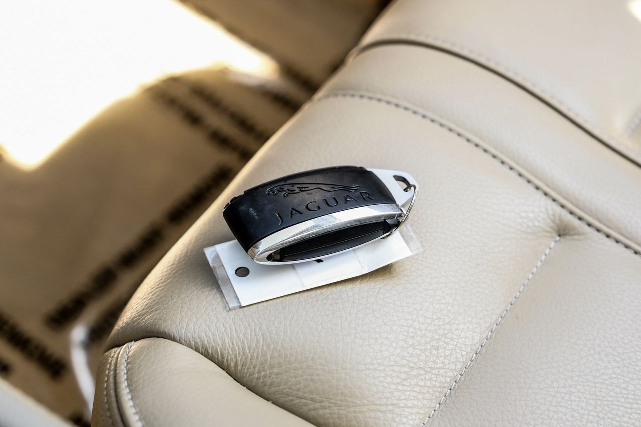 Jaguar XK Vehicle Main Gallery Image 41