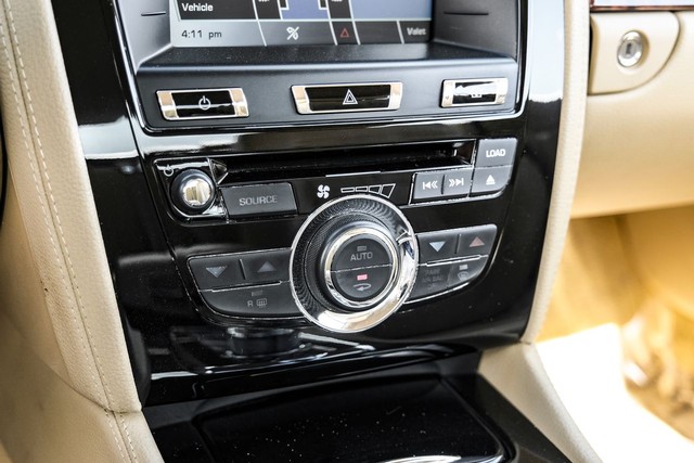 Jaguar XK Vehicle Main Gallery Image 20