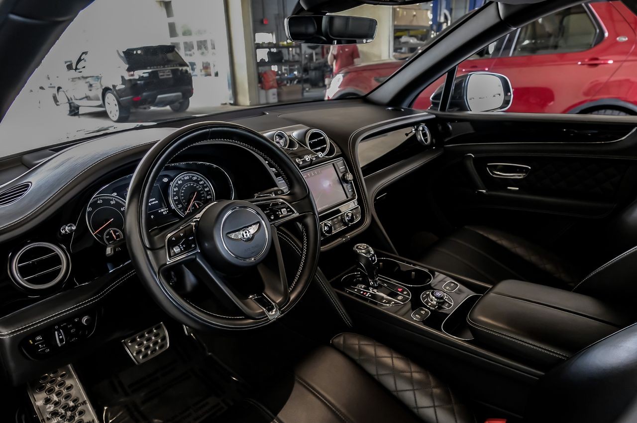 Bentley Bentayga Vehicle Main Gallery Image 03