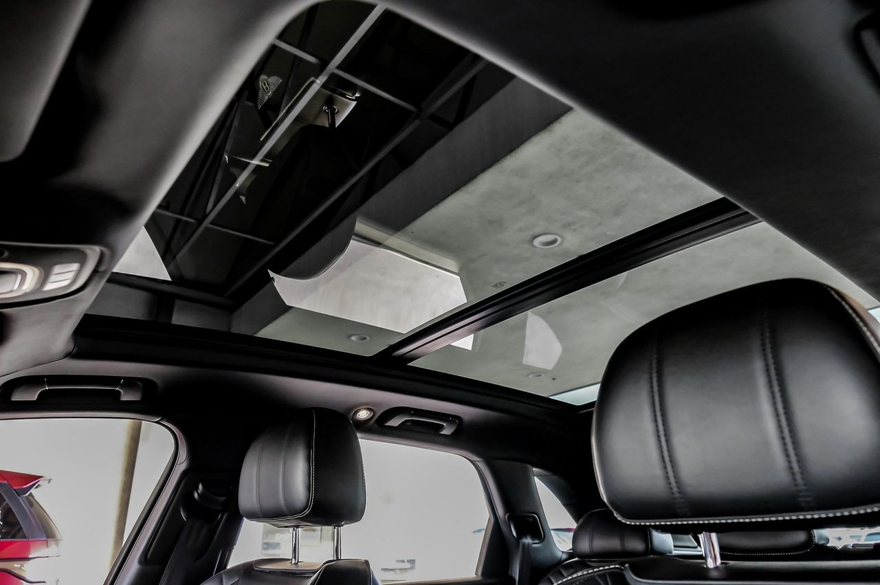 Bentley Bentayga Vehicle Main Gallery Image 05