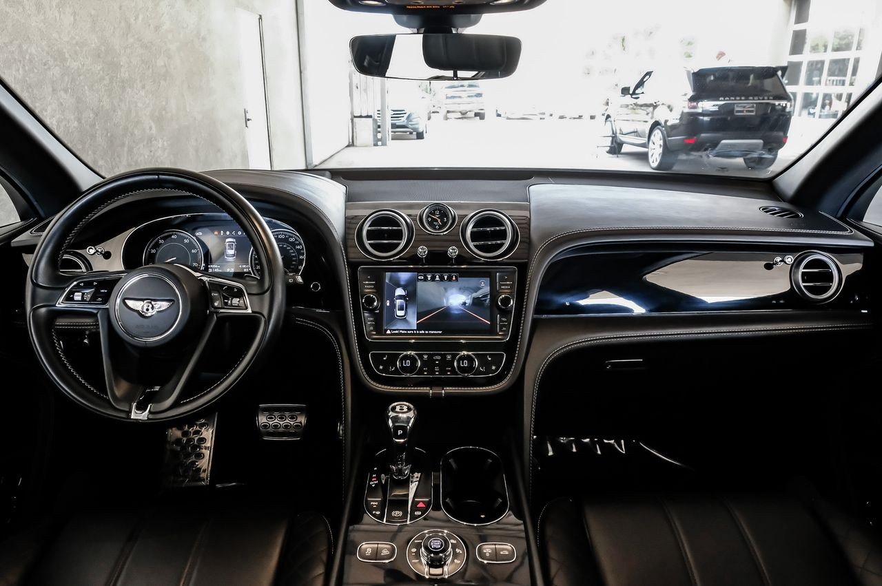 Bentley Bentayga Vehicle Main Gallery Image 13