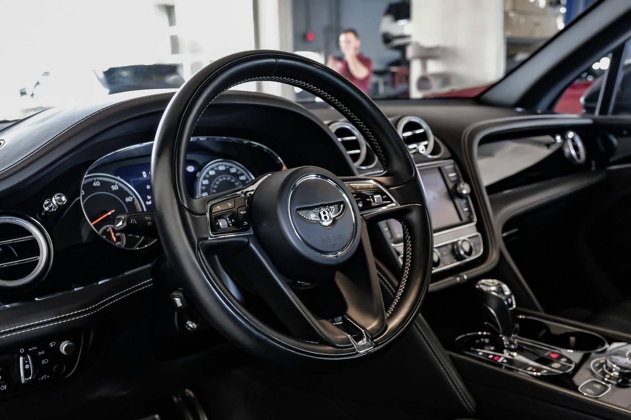 Bentley Bentayga Vehicle Main Gallery Image 15