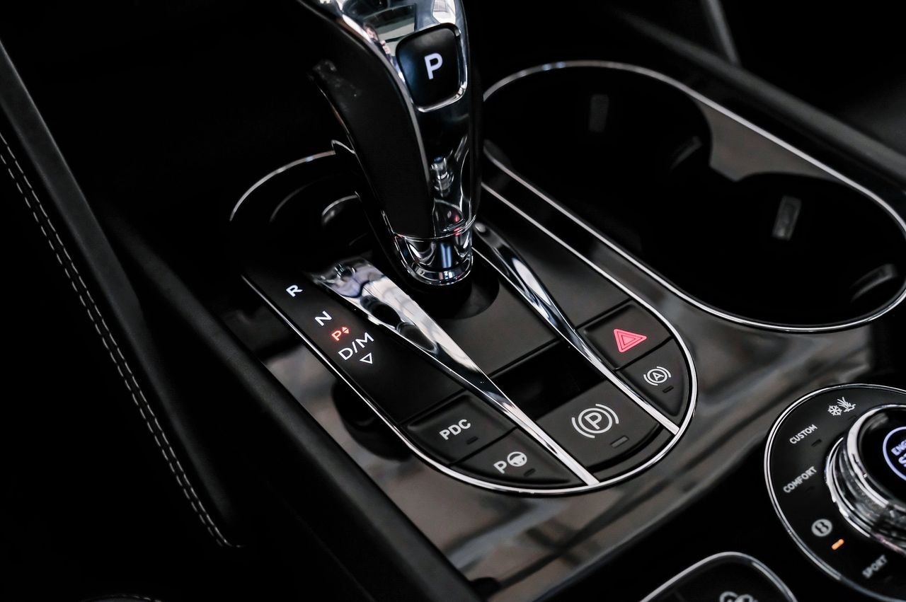 Bentley Bentayga Vehicle Main Gallery Image 25