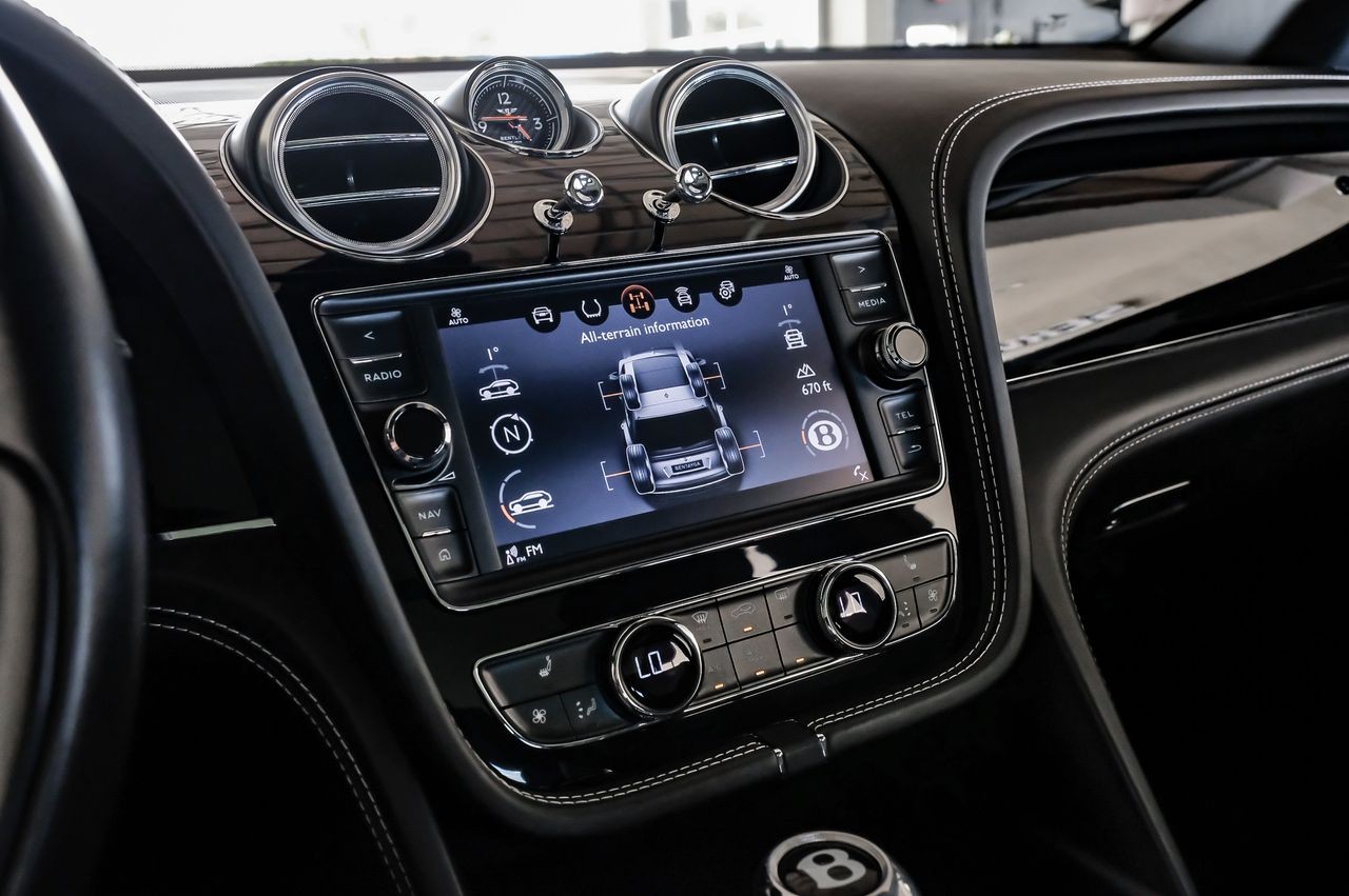 Bentley Bentayga Vehicle Main Gallery Image 28