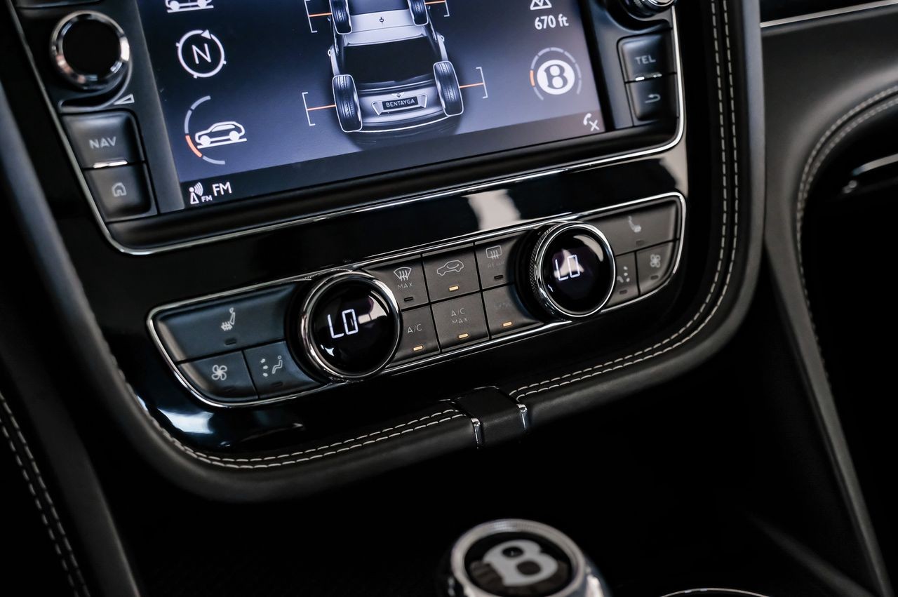 Bentley Bentayga Vehicle Main Gallery Image 29