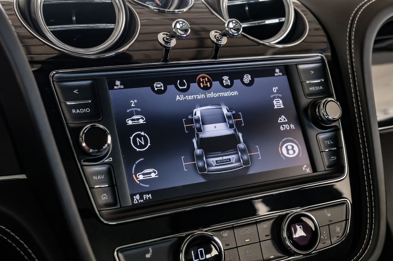 Bentley Bentayga Vehicle Main Gallery Image 31