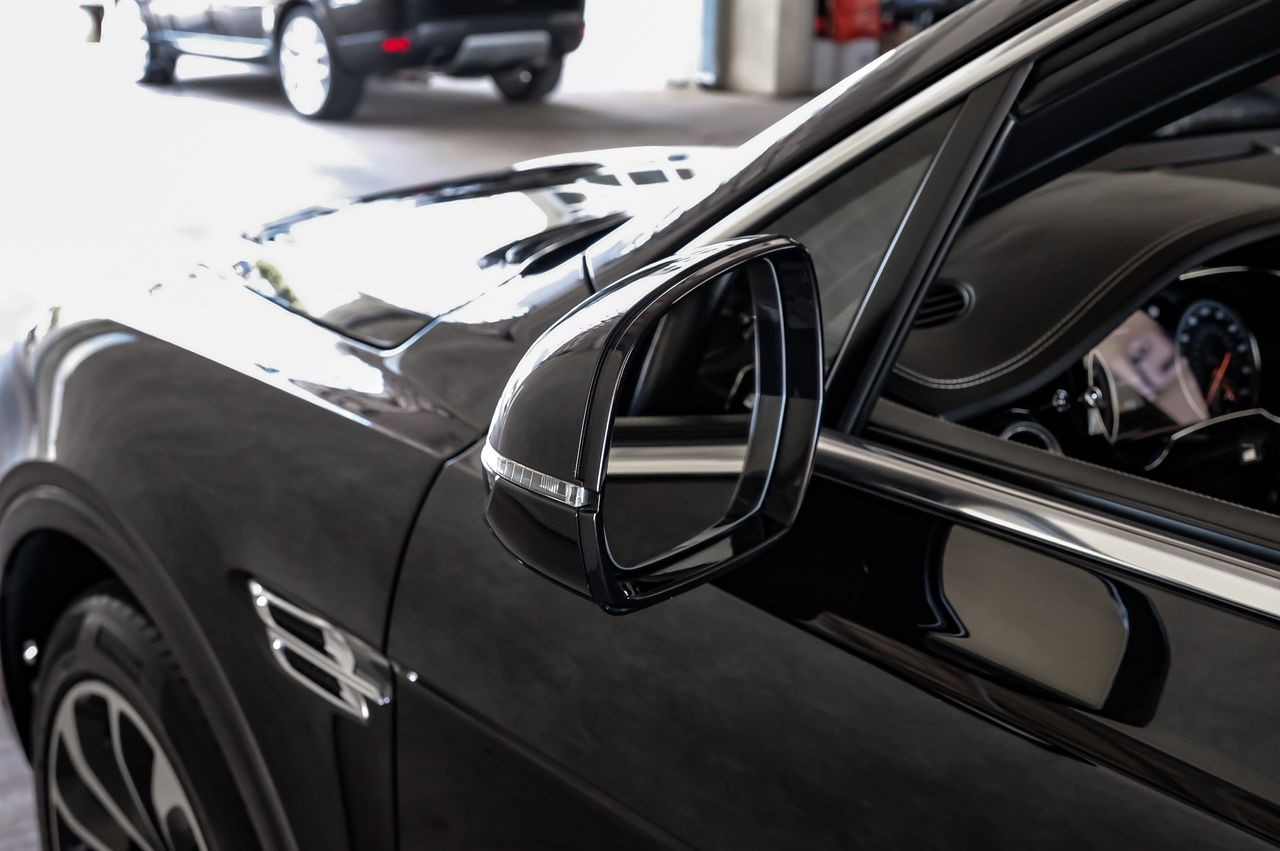 Bentley Bentayga Vehicle Main Gallery Image 46