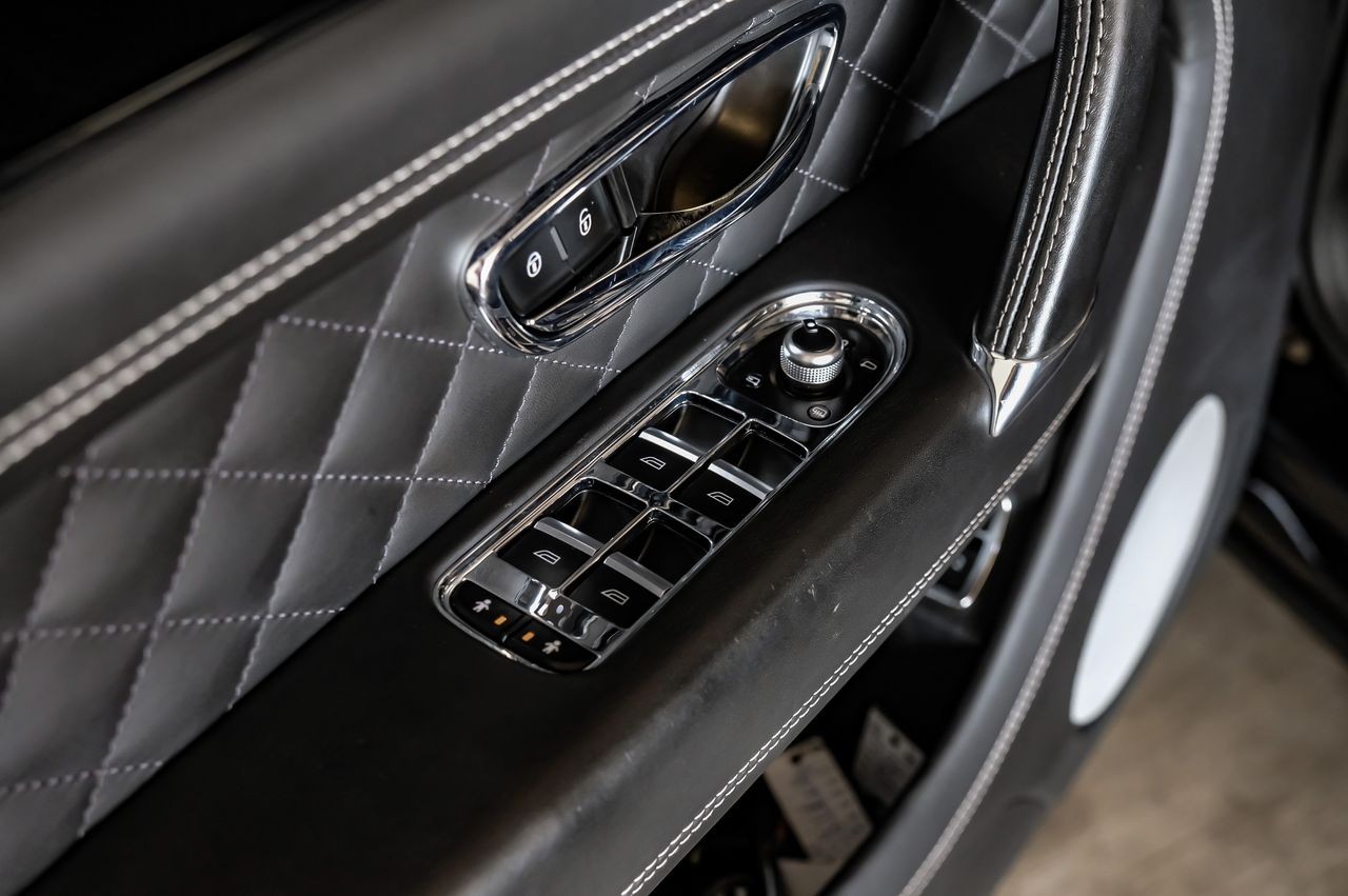 Bentley Bentayga Vehicle Main Gallery Image 49