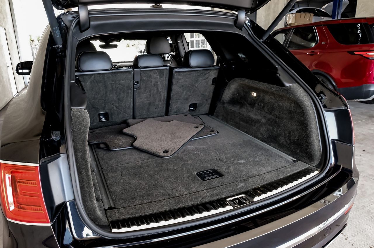 Bentley Bentayga Vehicle Main Gallery Image 56