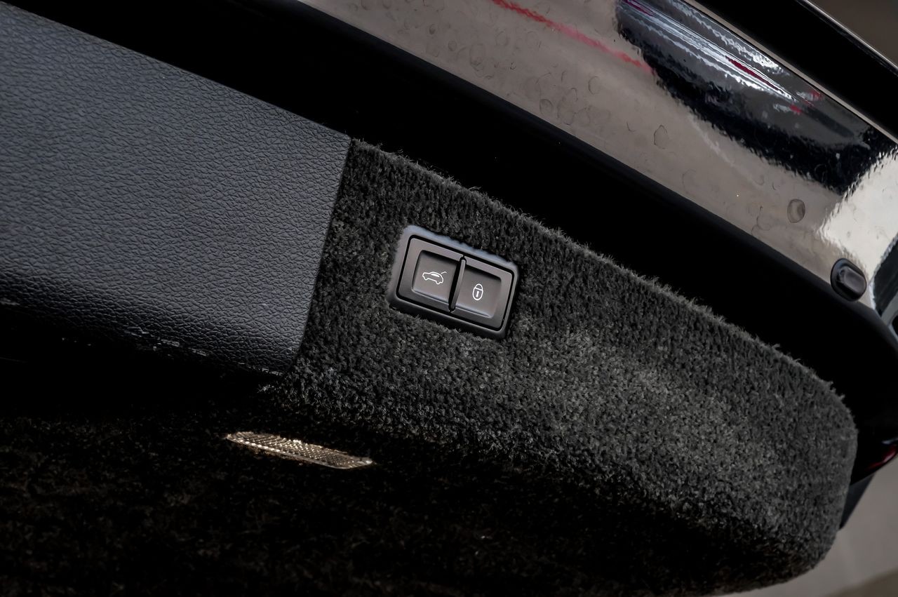 Bentley Bentayga Vehicle Main Gallery Image 57